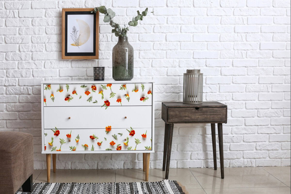 People Are Painting On Furniture Again! Here’s Why It’s Huge